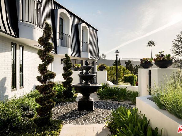 10932 Savona Road, Los Angeles CA 90077