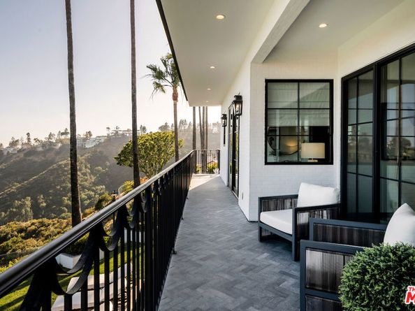 10932 Savona Road, Los Angeles CA 90077