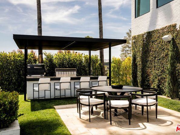 10932 Savona Road, Los Angeles CA 90077