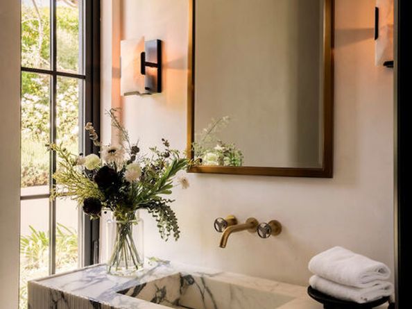 10932 Savona Road, Los Angeles CA 90077