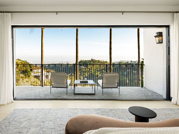 10932 Savona Road, Los Angeles CA 90077