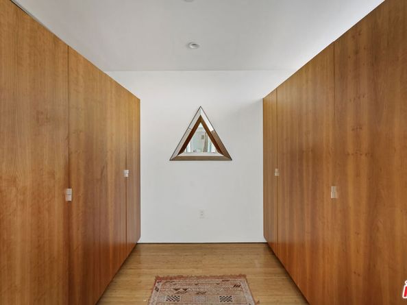 3813 Ronda Vista Place, Los Angeles CA 90027
