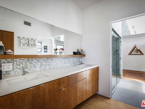 3813 Ronda Vista Place, Los Angeles CA 90027