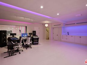 4322 Hayvenhurst Avenue, Encino CA 91436