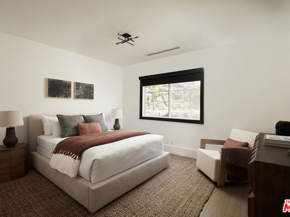 4322 Hayvenhurst Avenue, Encino CA 91436