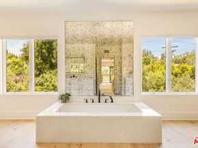 4322 Hayvenhurst Avenue, Encino CA 91436