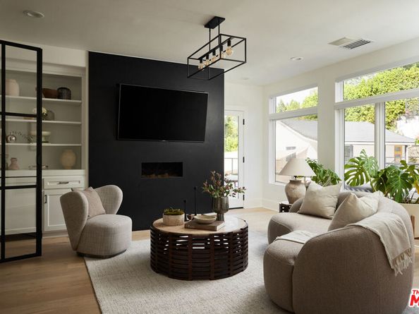 4322 Hayvenhurst Avenue, Encino CA 91436