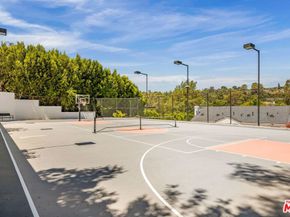 4322 Hayvenhurst Avenue, Encino CA 91436