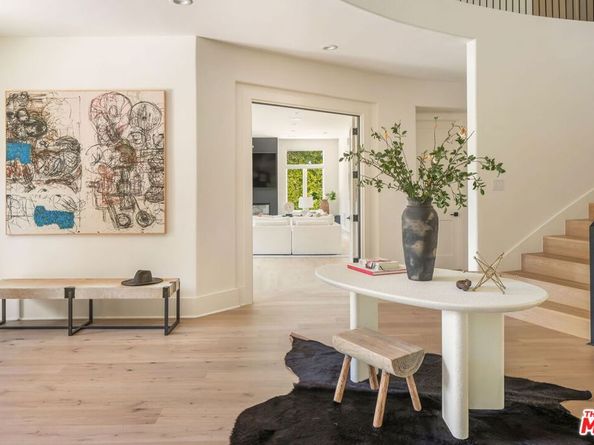 4322 Hayvenhurst Avenue, Encino CA 91436