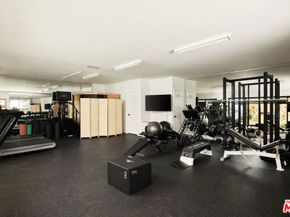 4322 Hayvenhurst Avenue, Encino CA 91436