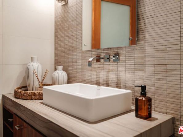 255 Main Street 305, Venice CA 90291