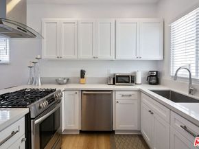 521 Venice Way, Venice CA 90291