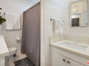 521 Venice Way, Venice CA 90291