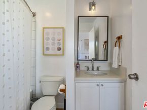 521 Venice Way, Venice CA 90291