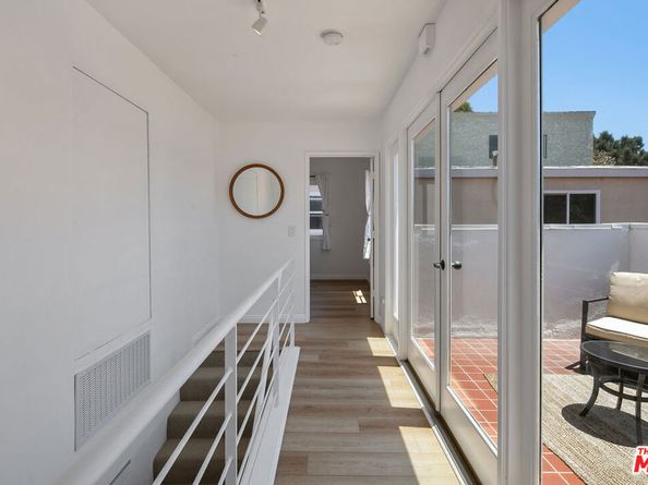 521 Venice Way, Venice CA 90291