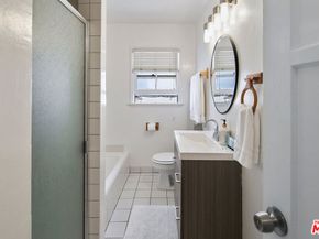 521 Venice Way, Venice CA 90291