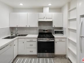 521 Venice Way, Venice CA 90291