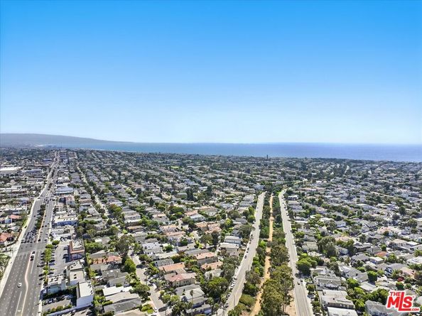 3200 Elm Avenue, Manhattan Beach CA 90266