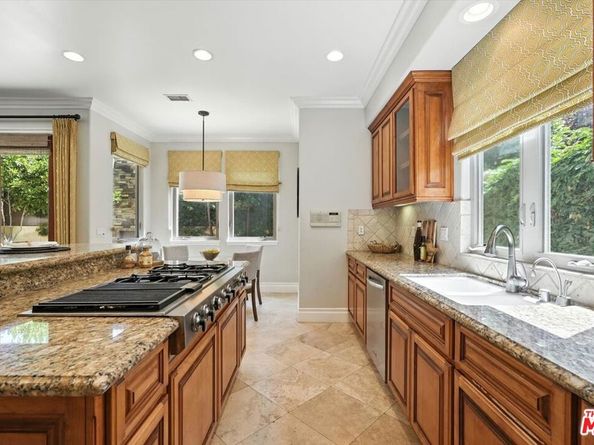 3200 Elm Avenue, Manhattan Beach CA 90266