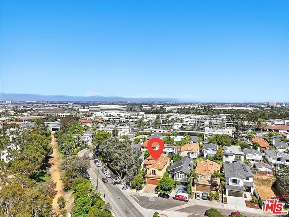 3200 Elm Avenue, Manhattan Beach CA 90266