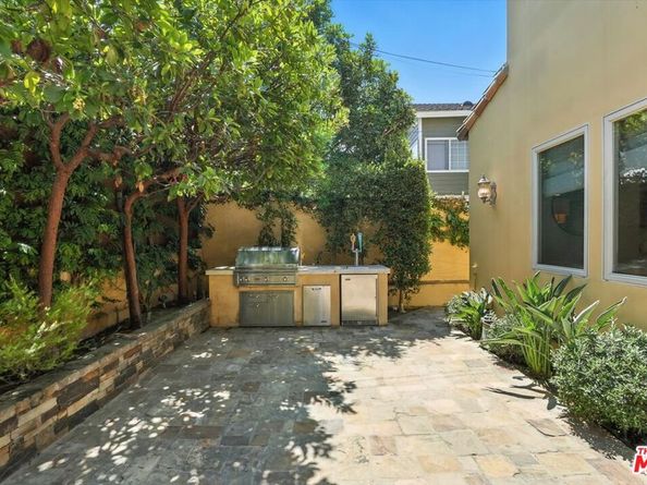 3200 Elm Avenue, Manhattan Beach CA 90266