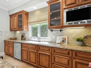 3200 Elm Avenue, Manhattan Beach CA 90266