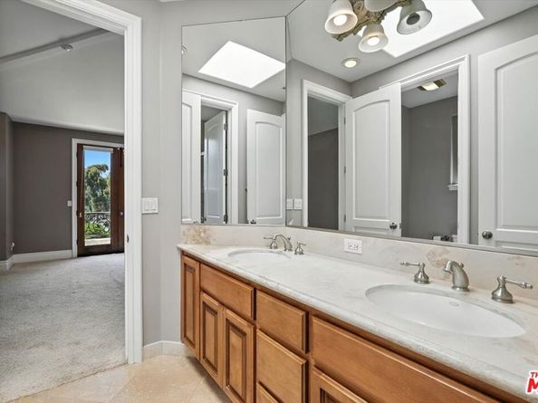 3200 Elm Avenue, Manhattan Beach CA 90266