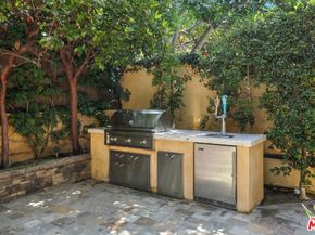 3200 Elm Avenue, Manhattan Beach CA 90266