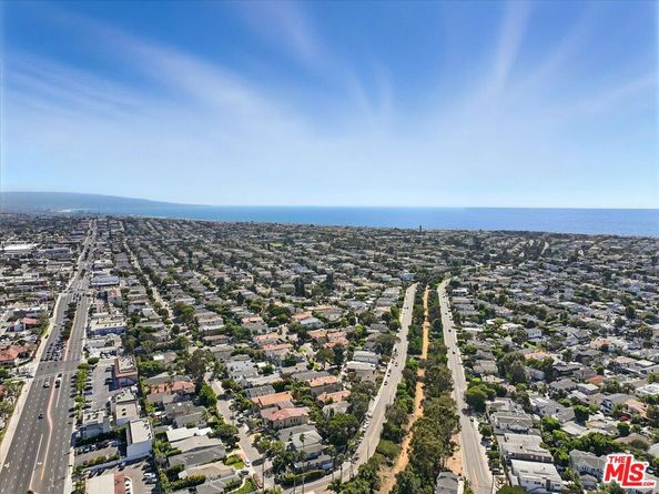 3200 Elm Avenue, Manhattan Beach CA 90266
