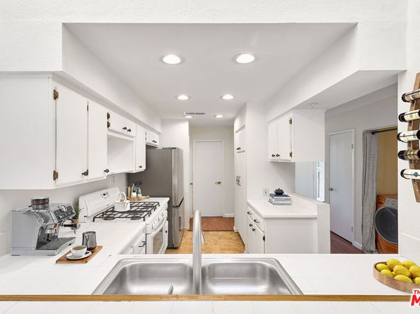 1054 Seco Street 206, Pasadena CA 91103