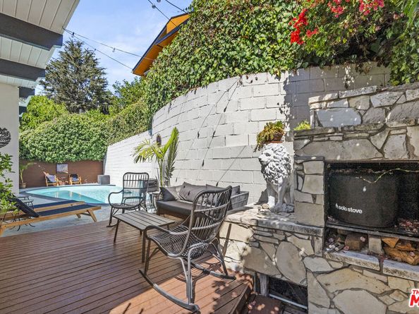 1840 Deloz Avenue, Los Angeles CA 90027