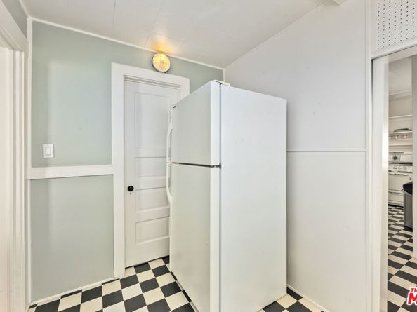 137 Strand Street, Santa Monica CA 90405