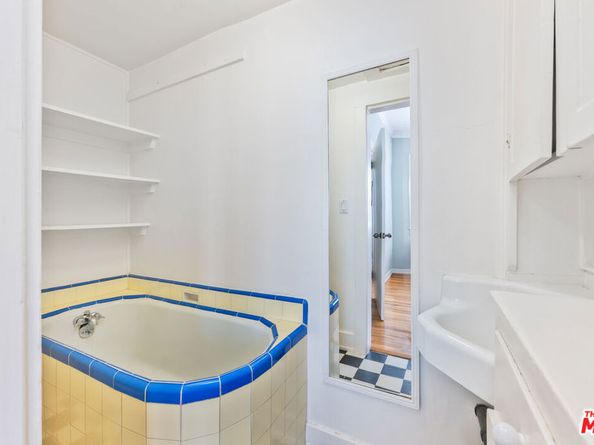 137 Strand Street, Santa Monica CA 90405