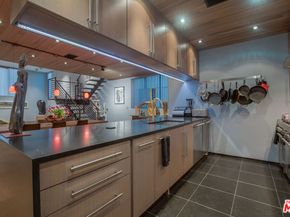 663 Brooks Avenue, Venice CA 90291