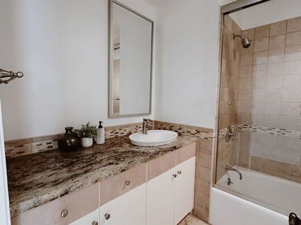 716 N June Street, Los Angeles CA 90038