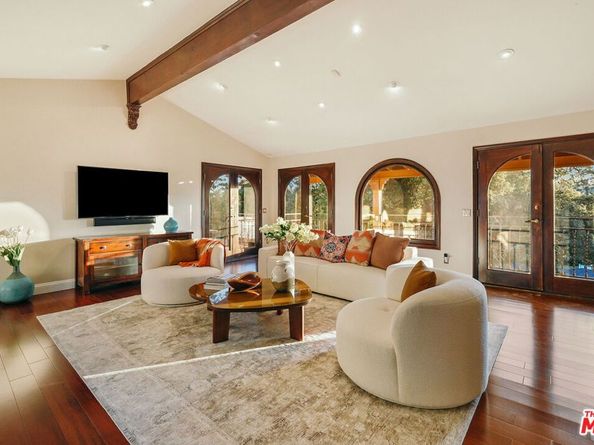 1664 Las Flores Drive, Glendale CA 91207