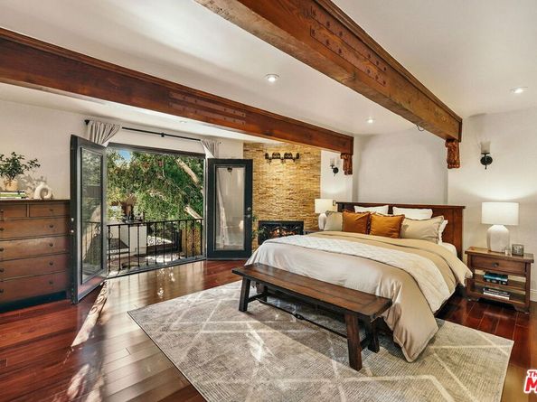 1664 Las Flores Drive, Glendale CA 91207