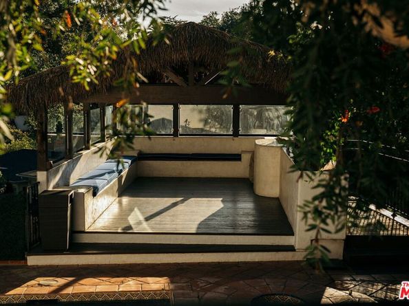 1664 Las Flores Drive, Glendale CA 91207