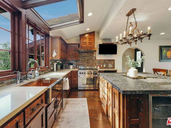 1664 Las Flores Drive, Glendale CA 91207