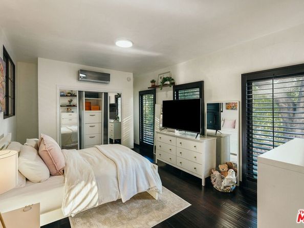 1664 Las Flores Drive, Glendale CA 91207