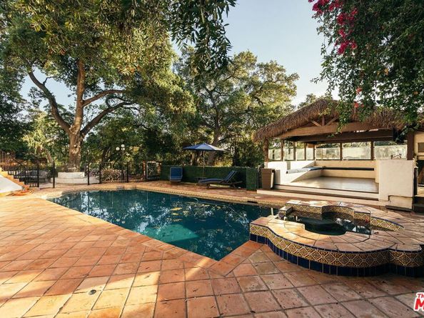 1664 Las Flores Drive, Glendale CA 91207