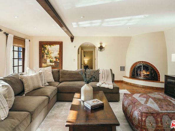 1664 Las Flores Drive, Glendale CA 91207