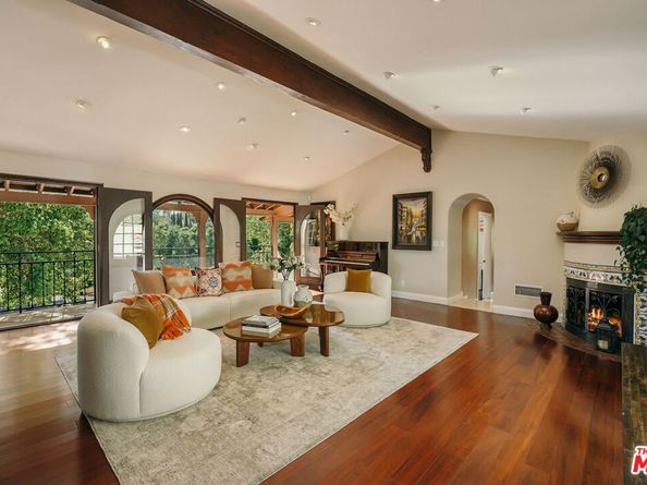 1664 Las Flores Drive, Glendale CA 91207