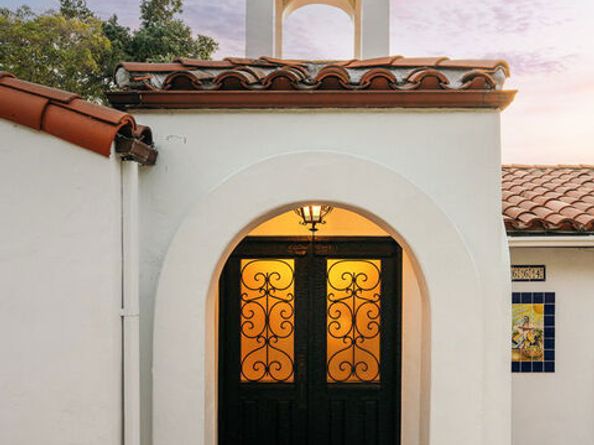 1664 Las Flores Drive, Glendale CA 91207