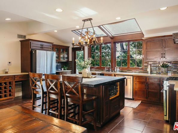 1664 Las Flores Drive, Glendale CA 91207