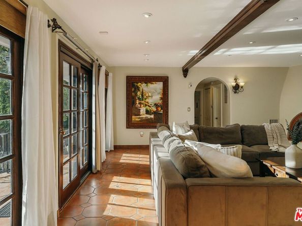 1664 Las Flores Drive, Glendale CA 91207