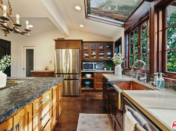 1664 Las Flores Drive, Glendale CA 91207