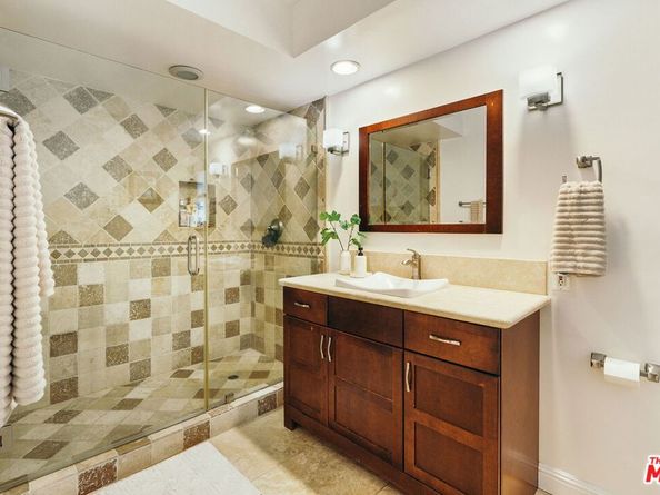 1664 Las Flores Drive, Glendale CA 91207