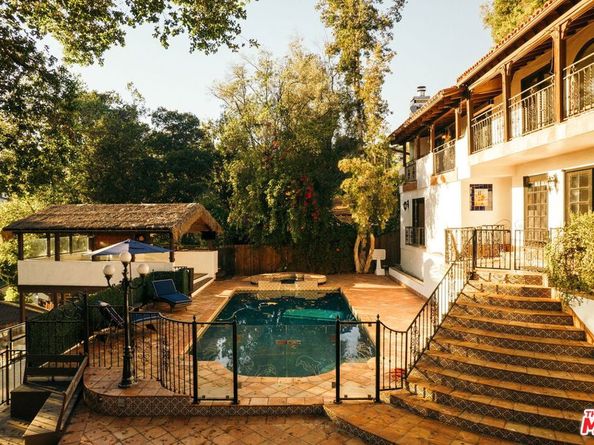 1664 Las Flores Drive, Glendale CA 91207