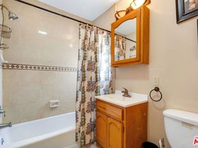 6018 S Harcourt Avenue, Los Angeles CA 90043